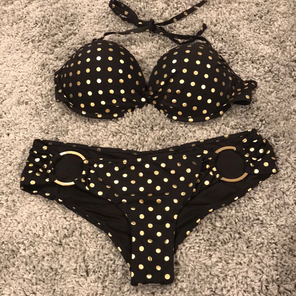 Victoria’s Secret bikini